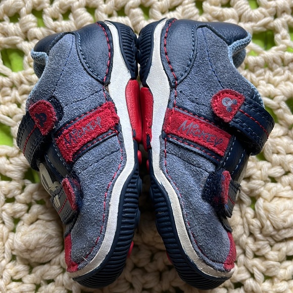 SOLD SOLDDisney Stride rite  Hidden Mickey Velcro sneaker toddler baby - Picture 5 of 10